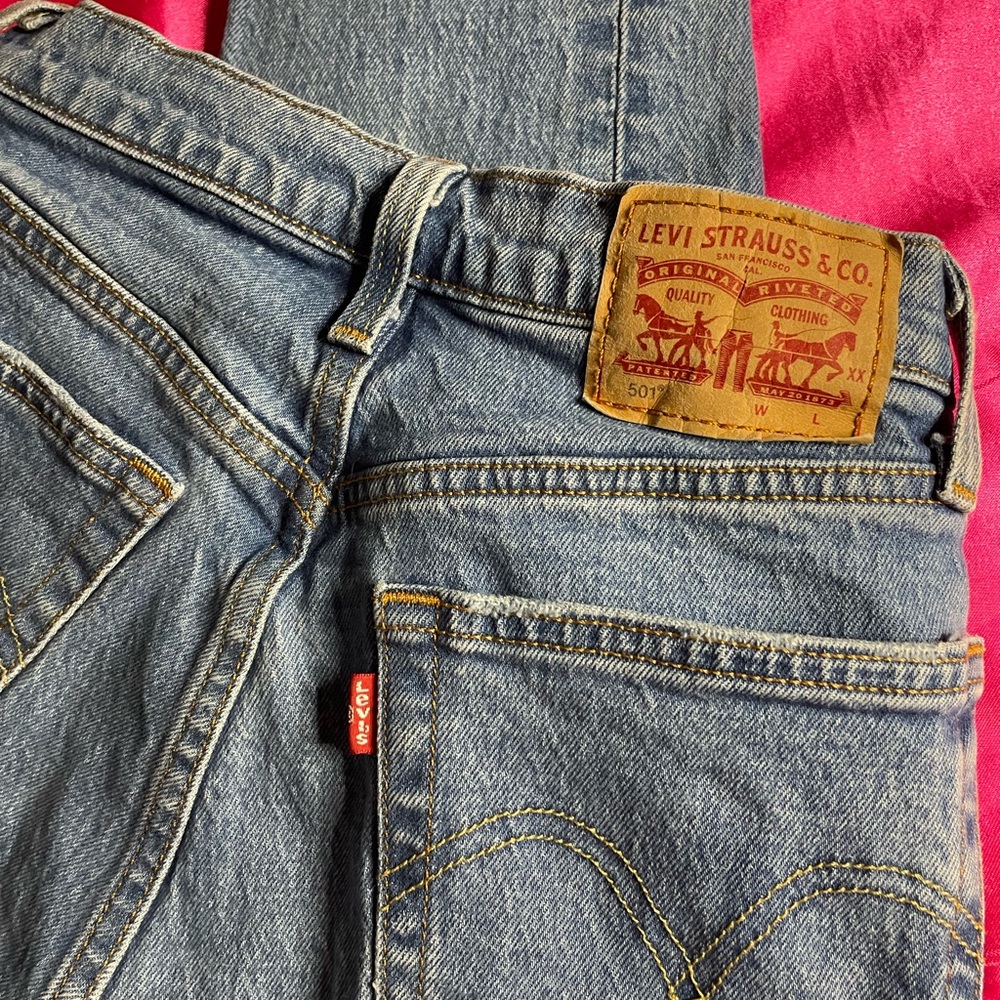 levi’s 501 straight leg distressed cropped jean